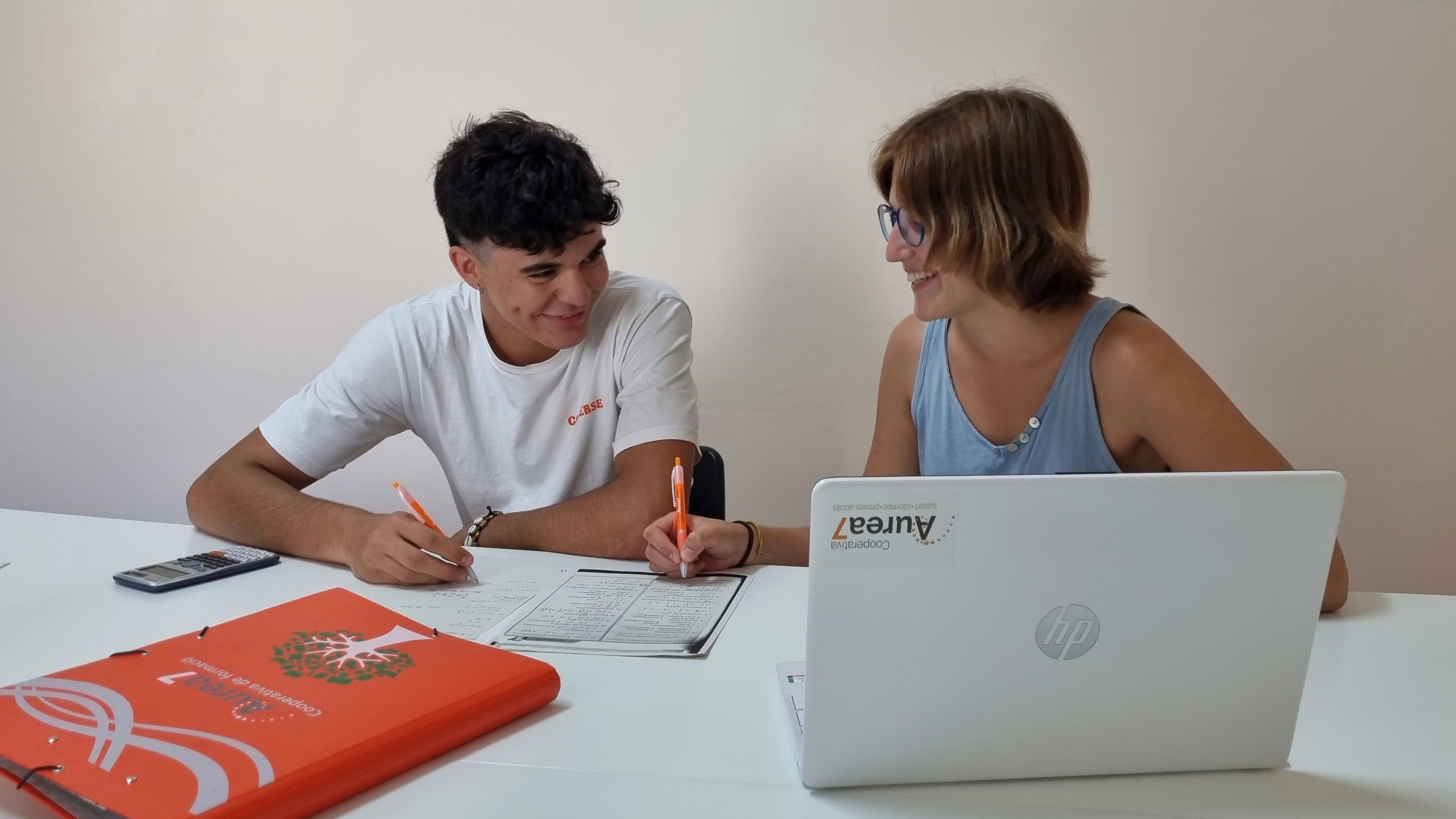Suport escolar i universitari